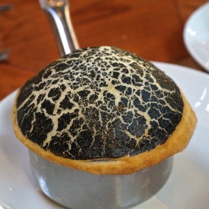 Day boat scallops en croûte, shaved fennel, American caviar, champagne